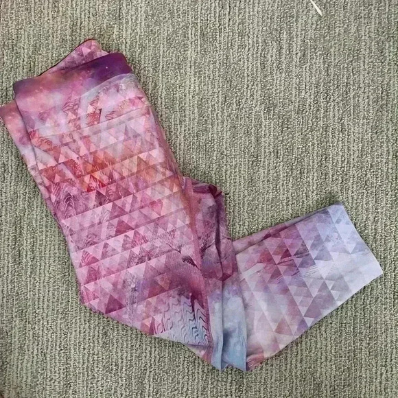 NWOT Medium multicolor 3/4 leggings - Picture 1 of 3